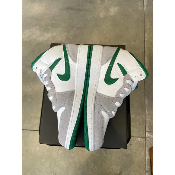 Jordan 1 Mid White Green Grey SZ 4y - Picture 4 of 8